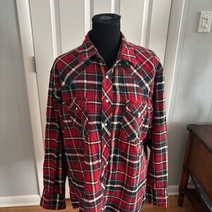 Wrangler Red Plaid Casual Button Down Shirt